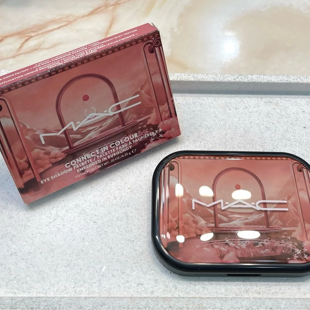 MAC ~ ‘EMBEDDED IN BURGUNDY’ ~ Connect In Colour Eye Shadow Palette ~ FS ~ NIB